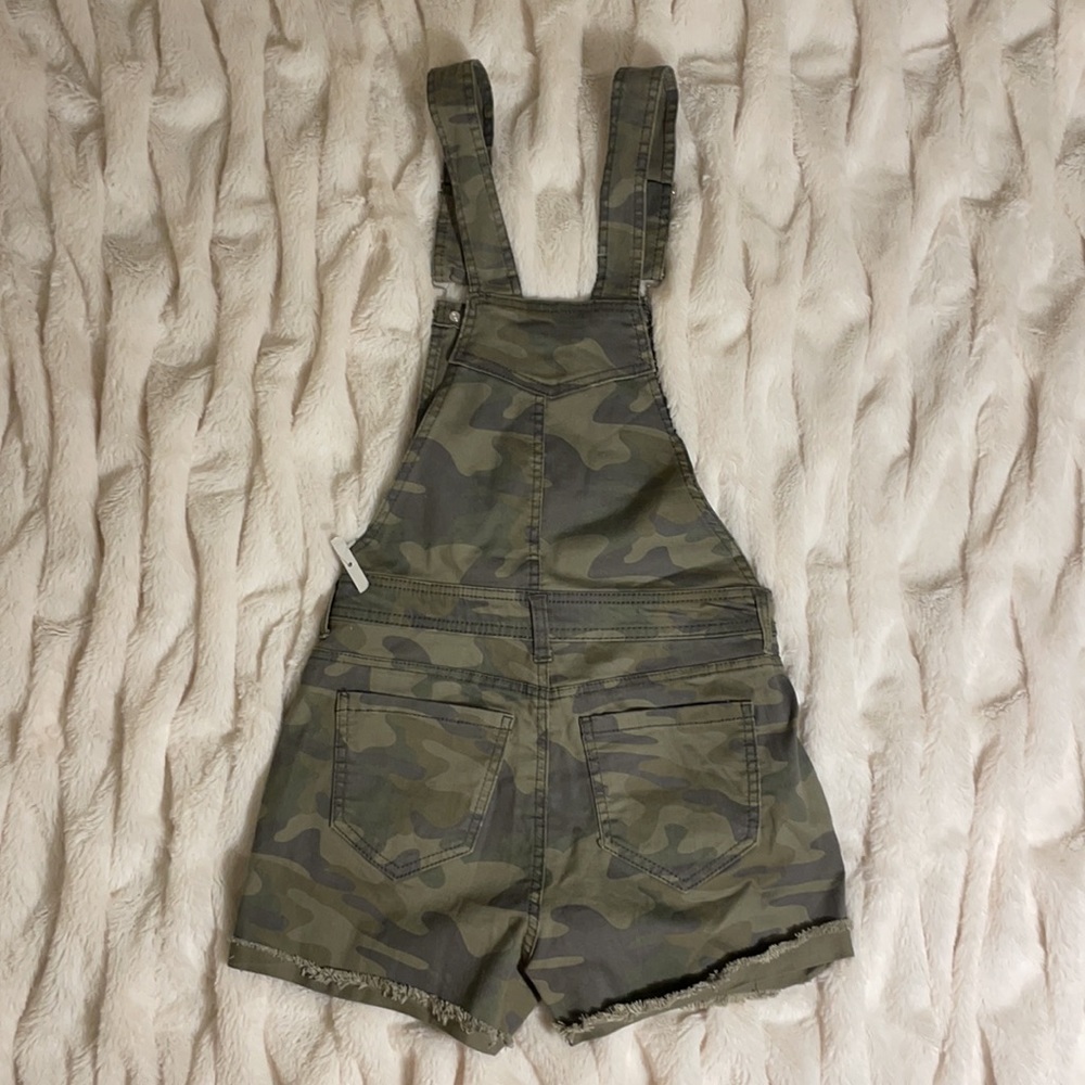 Vanilla Star Camo Cut-off Overall Shorts - Picture 6 of 9